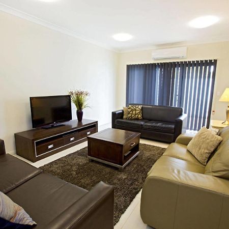 Astina Serviced Apartments - Central Penrith Exterior photo