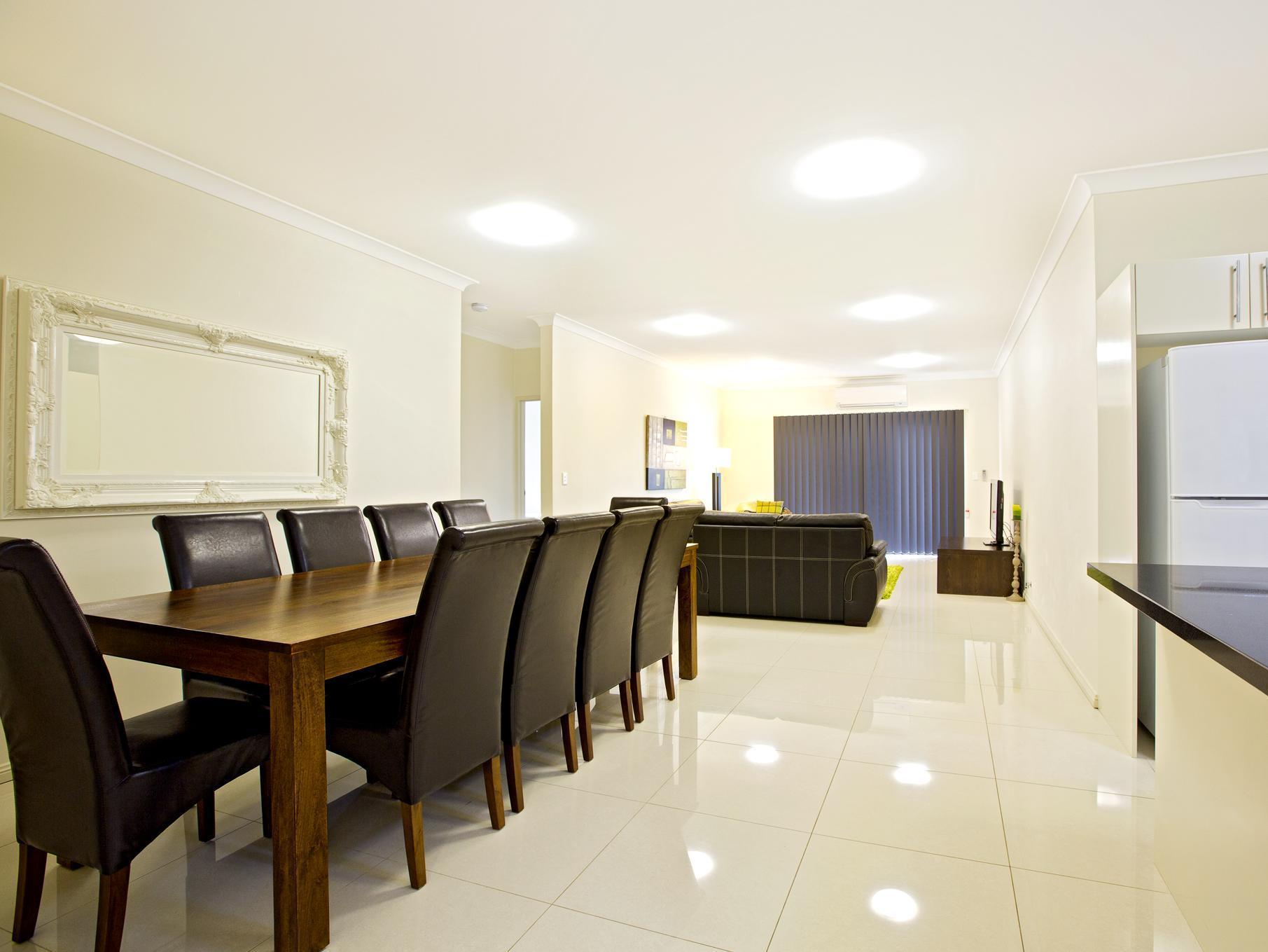 Astina Serviced Apartments - Central Penrith Exterior photo