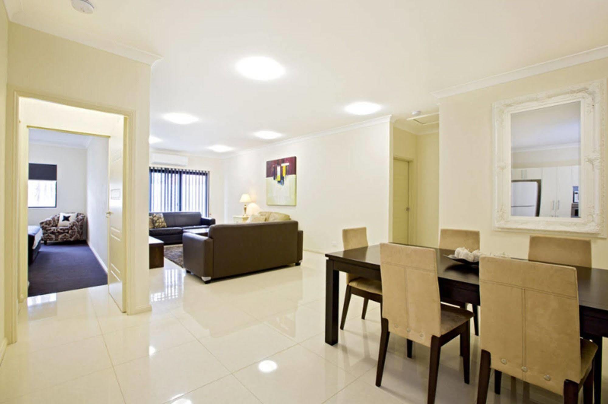 Astina Serviced Apartments - Central Penrith Exterior photo