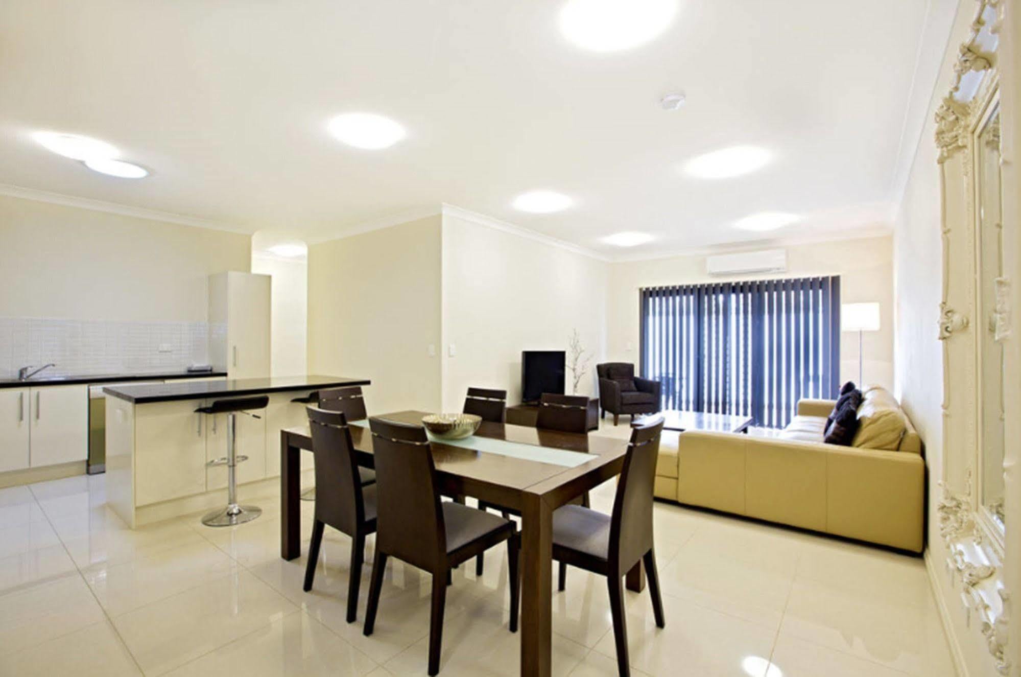 Astina Serviced Apartments - Central Penrith Exterior photo