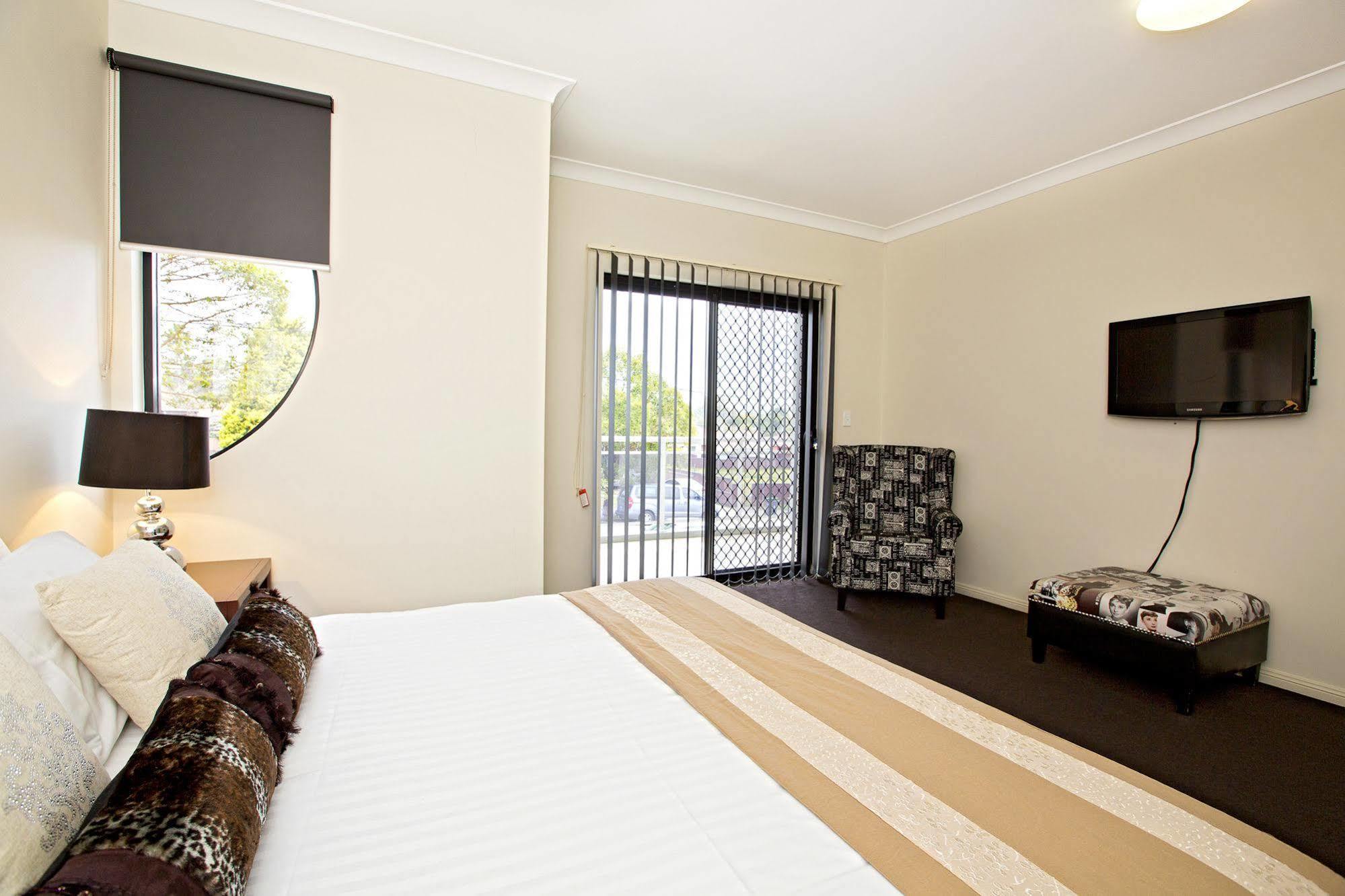 Astina Serviced Apartments - Central Penrith Exterior photo